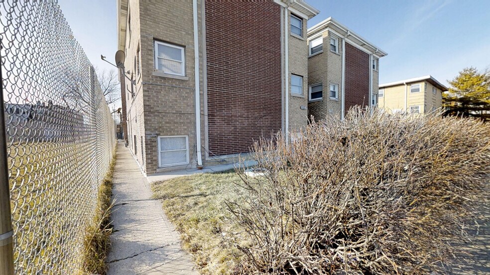 More Photos Of 1240 S 55th Ct, Cicero Apartments For Sale