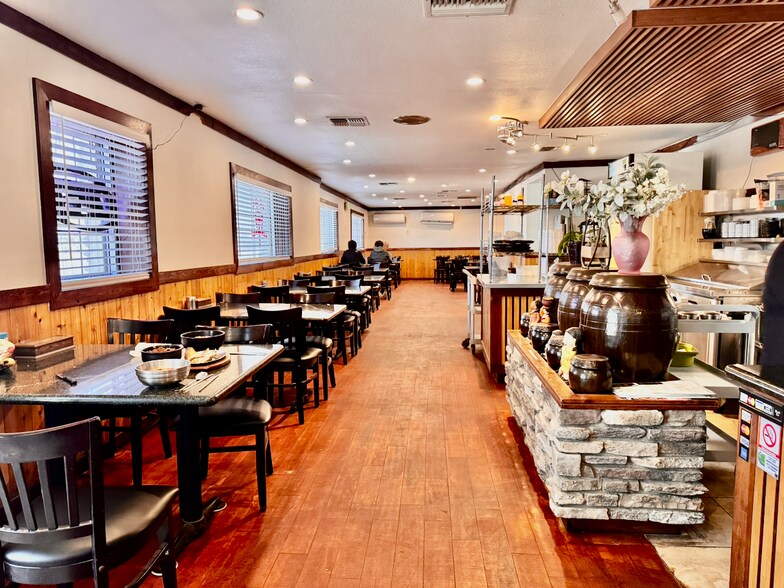 More Photos Of 501 N Arizona Ave, Chandler Restaurant For Sale