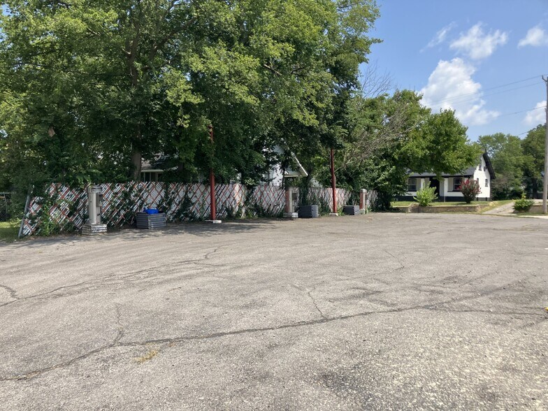 More Photos Of 1004 William St, Cape Girardeau Carwash For Sale