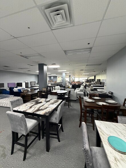 More Photos Of 9133 S Commercial Ave, Chicago Storefront For Sale