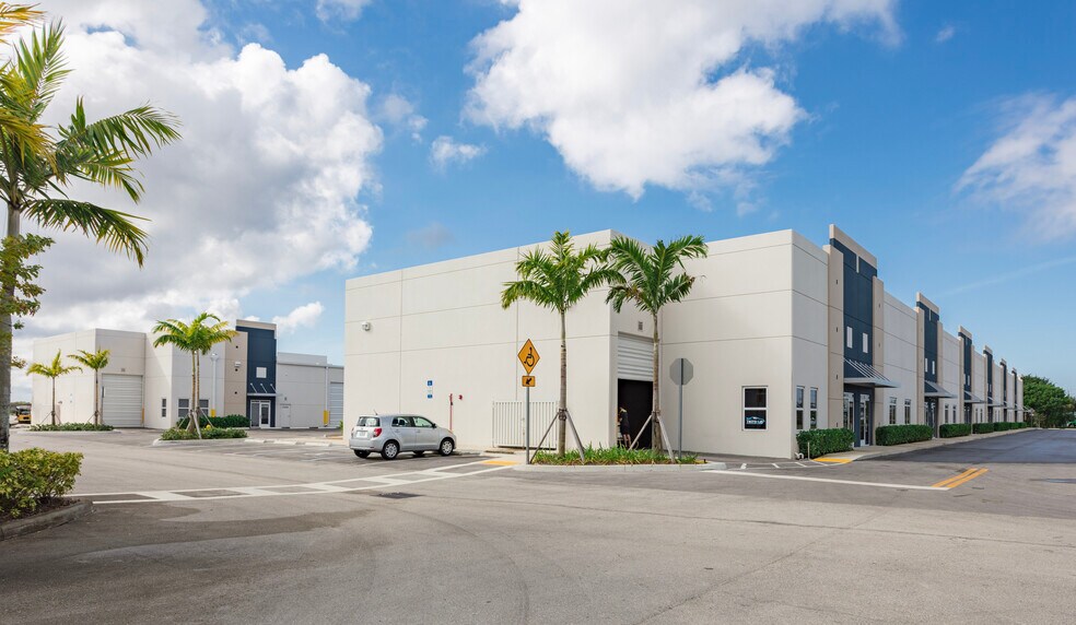 More Photos Of 21000 Sheridan St, Fort Lauderdale Warehouse For Lease