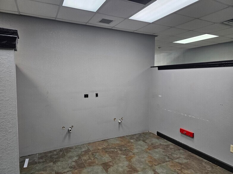 More Photos Of 2110 W Cameron St, Eau Claire Storefront For Sale