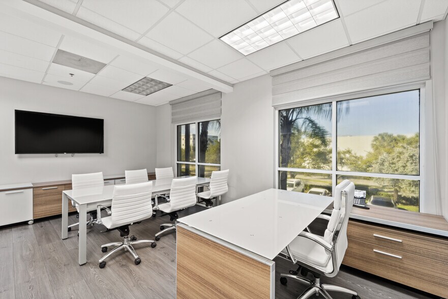 More Photos Of 7866 NW 46th St, Doral Distribution For Lease