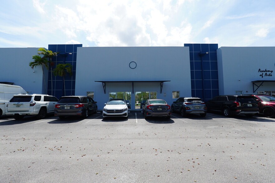 More Photos Of 20841 Johnson St, Pembroke Pines Warehouse For Lease