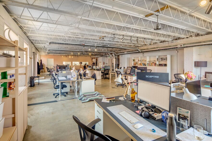 More Photos Of 2400 Curtis St, Denver Light Manufacturing For Lease