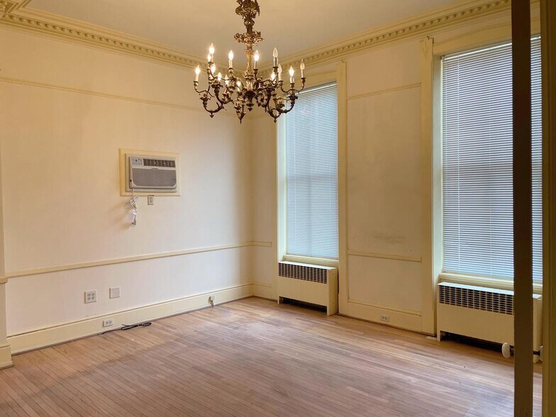 More Photos Of 135 S Duke St, York Office Residential For Lease