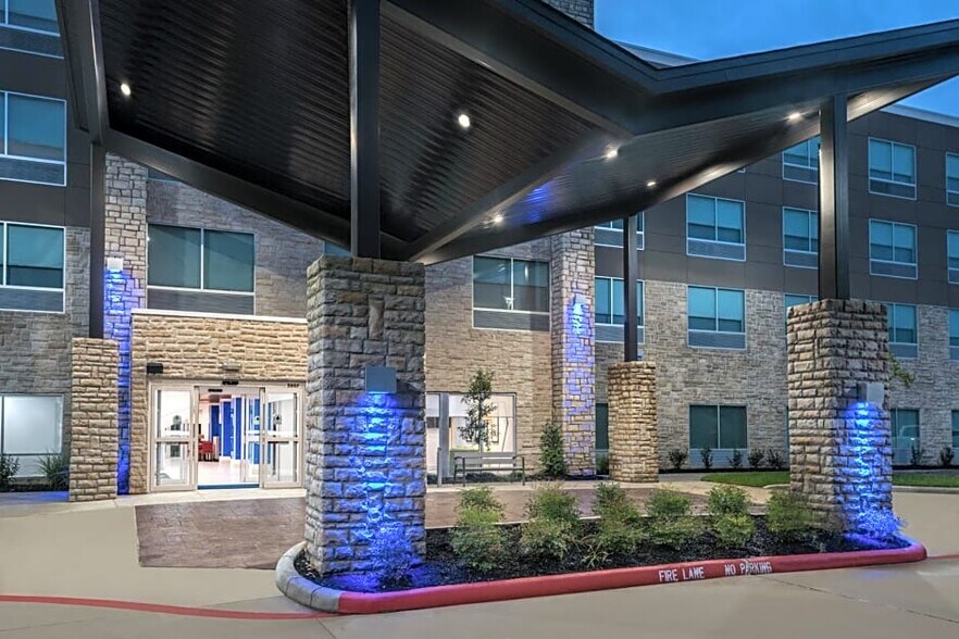 More Photos Of 5007 Highway 6, Missouri City Hotel For Sale
