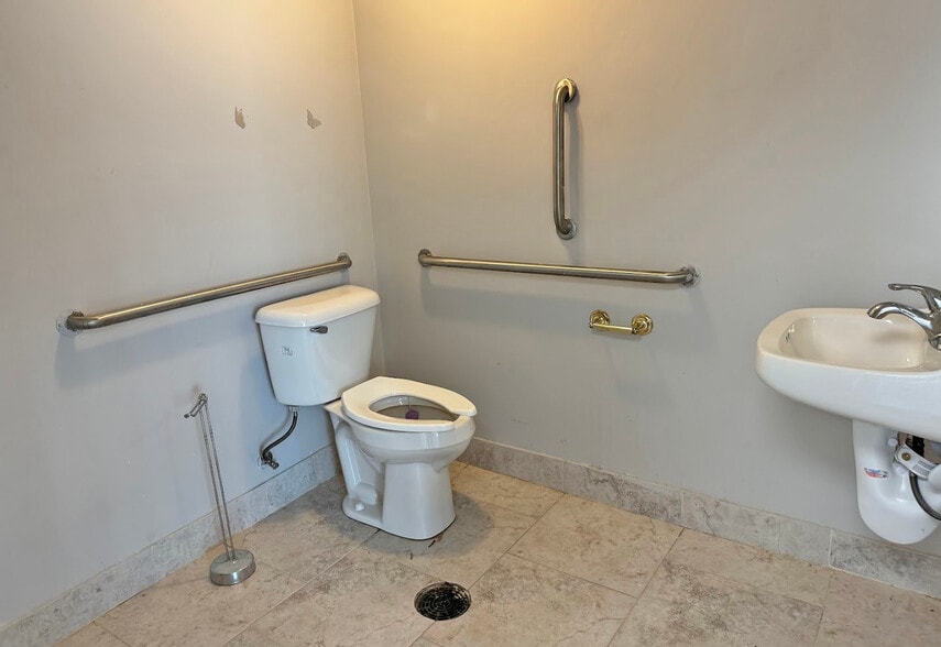 More Photos Of 28905-28909 Utica Rd, Roseville Office For Lease