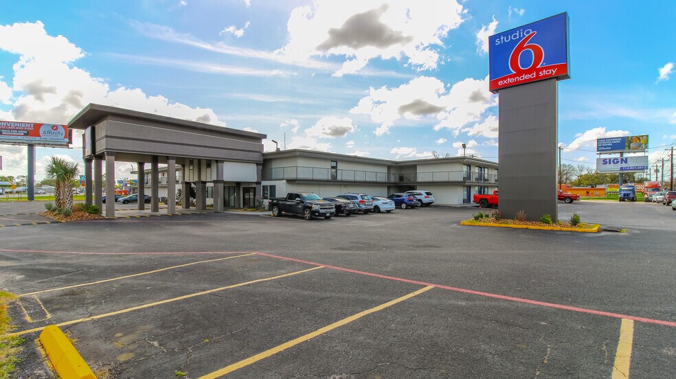 More Photos Of 110 E Highway 6, Alvin Hotel For Sale