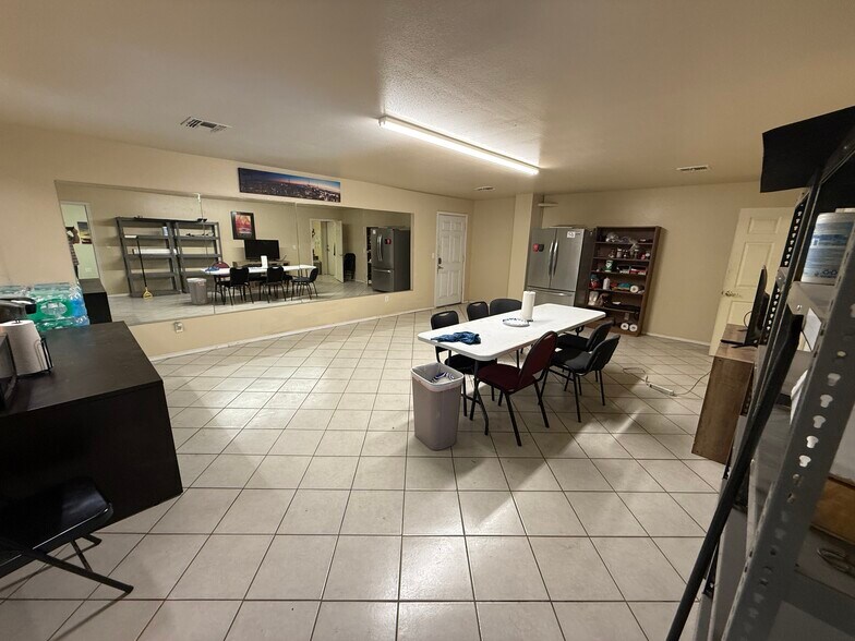 More Photos Of 115 Wyoming Blvd, Pleasanton Warehouse For Lease