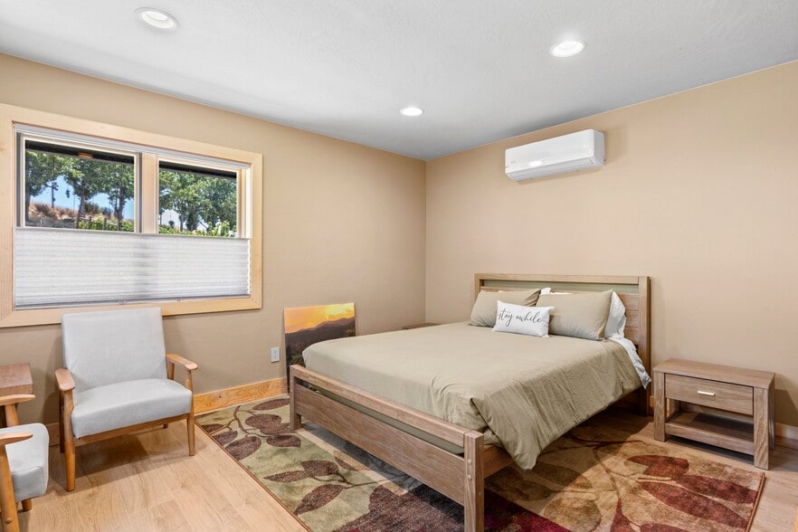 More Photos Of 1320 N Mountain Ave, Ashland Winery Vineyard For Sale