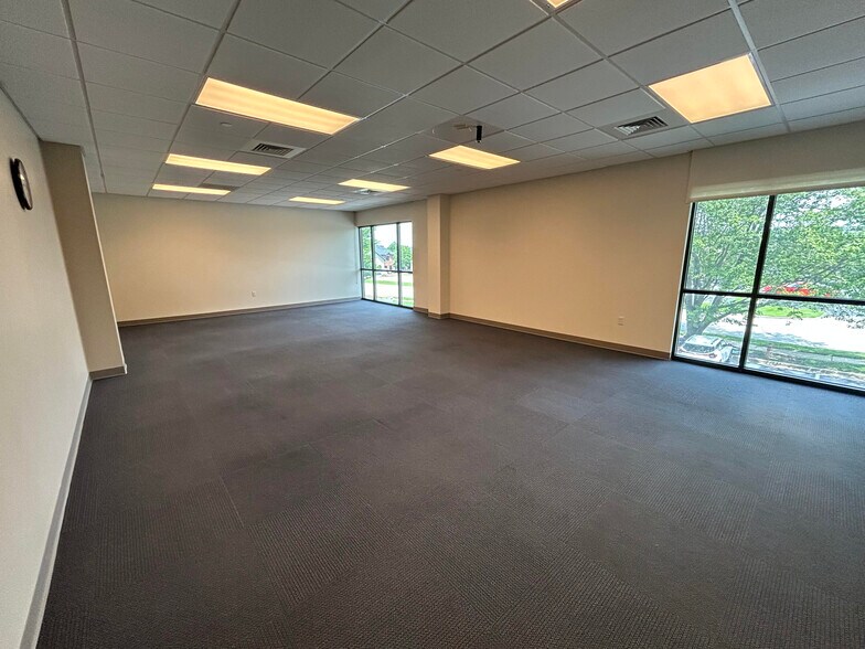 More Photos Of 3271 E Battlefield St, Springfield Office For Lease