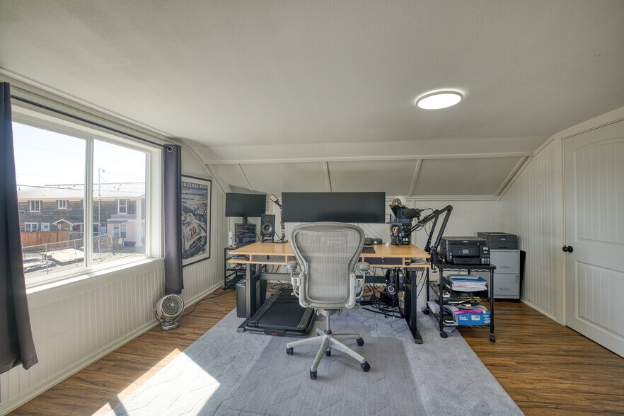 More Photos Of 40 Main St, Pacific Beach Flex For Sale