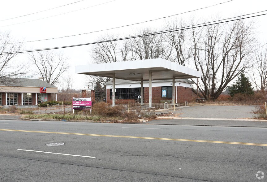 Primary Photo Of 2952 Main St, Glastonbury Service Station For Lease