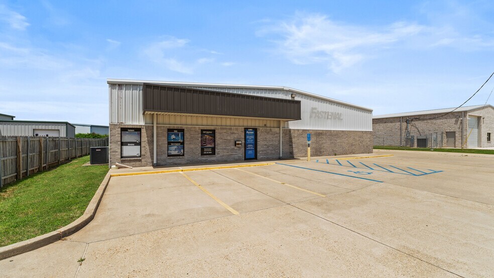 More Photos Of 4911 Shed Rd, Bossier City Light Distribution For Lease