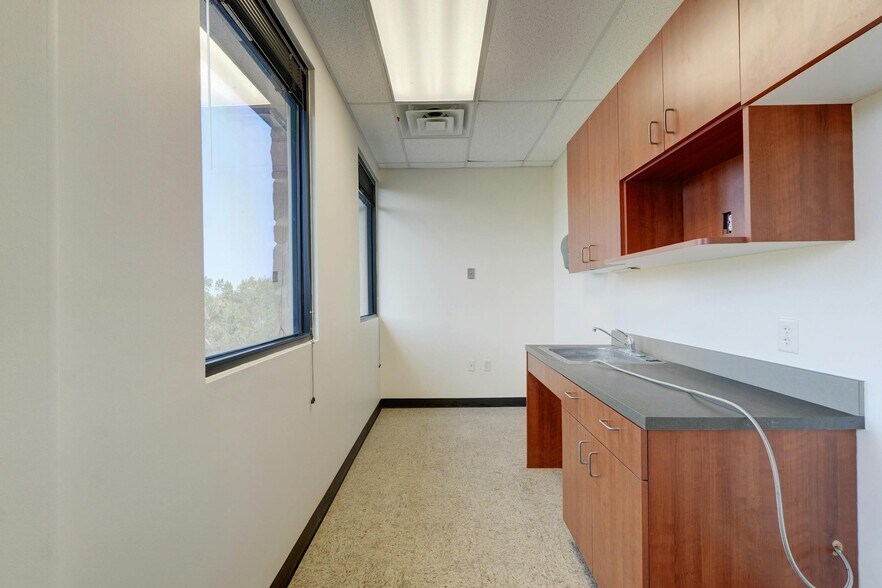 More Photos Of 4300 N Quinlan Park Rd, Austin Unknown For Lease