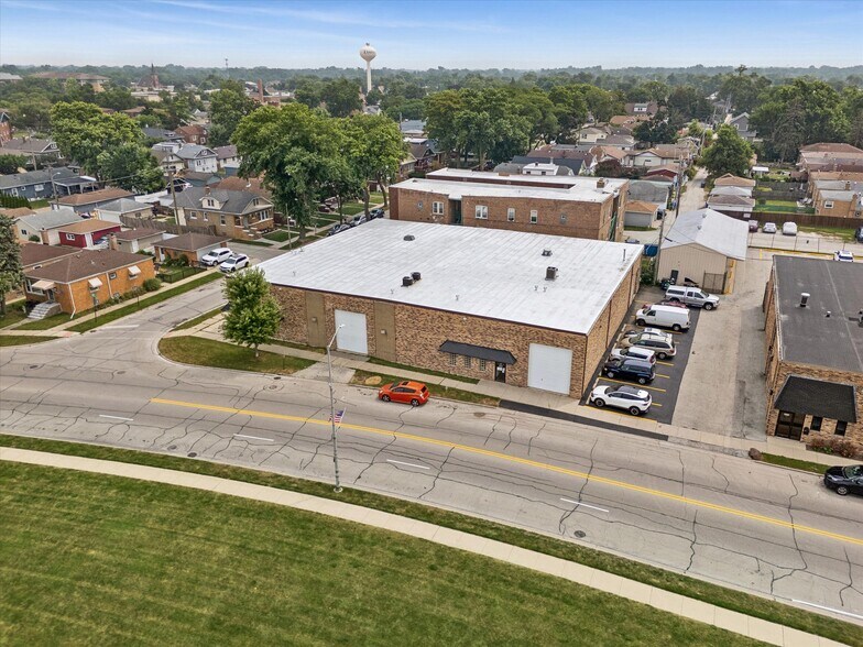 Primary Photo Of 4205-4215 Lawndale Ave, Lyons Manufacturing For Sale