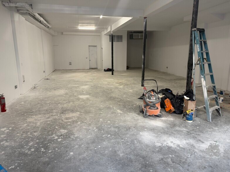 More Photos Of 833-835 Manhattan Ave, Brooklyn Storefront For Lease