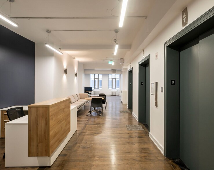More Photos Of 372 Bay St, Toronto Office For Lease
