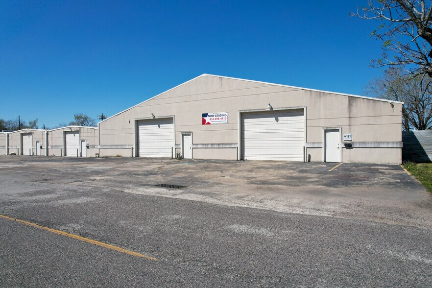 More Photos Of 8301 Braniff St, Houston Warehouse For Lease