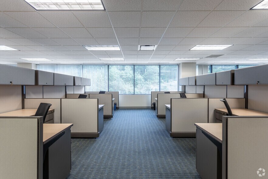 More Photos Of 100 Beard Sawmill Rd, Shelton Office For Lease