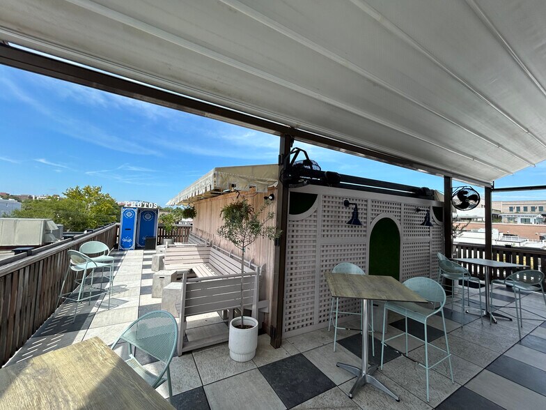 More Photos Of 495 King St, Charleston Storefront For Sale