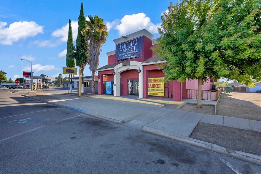 More Photos Of 6982 N Winton Way, Winton Restaurant For Sale