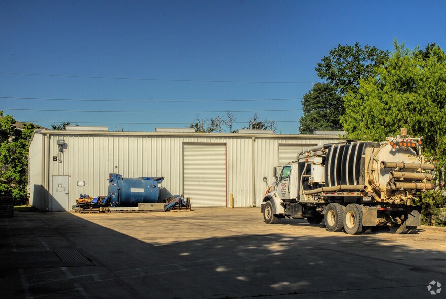 More Photos Of 15103 Mintz Ln, Houston Warehouse For Sale