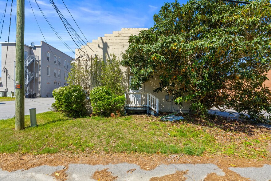 More Photos Of 129 Lee Ave, Hampton Flex For Lease