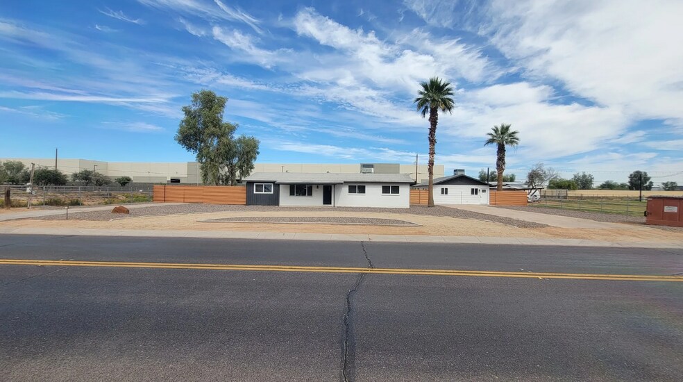 More Photos Of 1380 W Caroline Ln, Tempe Warehouse For Lease