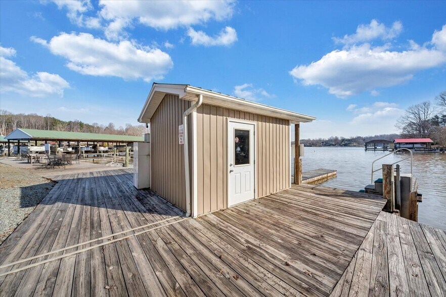More Photos Of 2200 Old Salem School Rd, Union Hall Marina For Sale