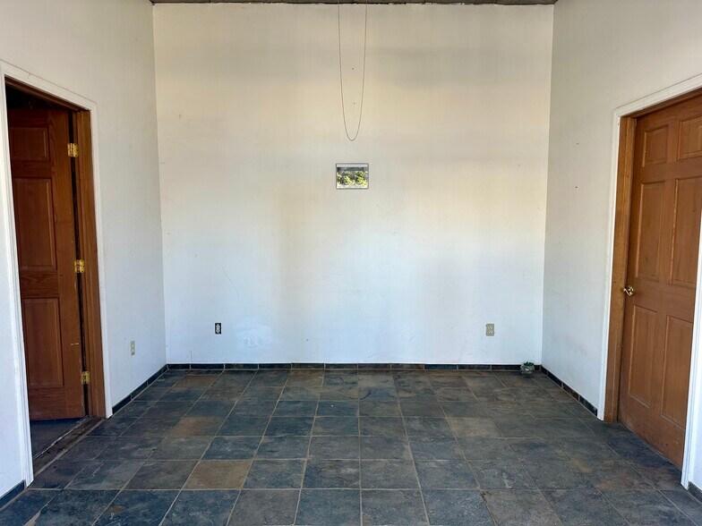 More Photos Of 18729 Carter St, Tuolumne Flex For Sale