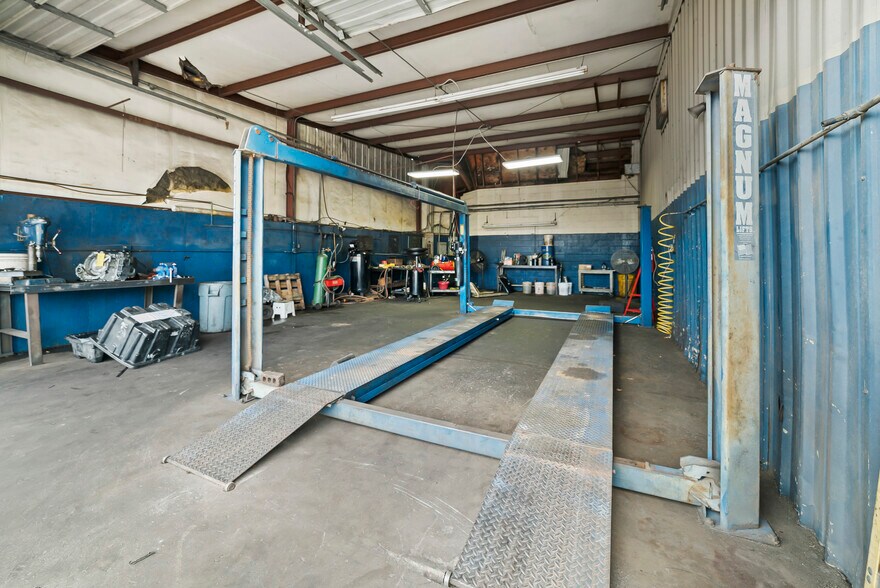 More Photos Of 3237 W Bay St, Savannah Warehouse For Sale