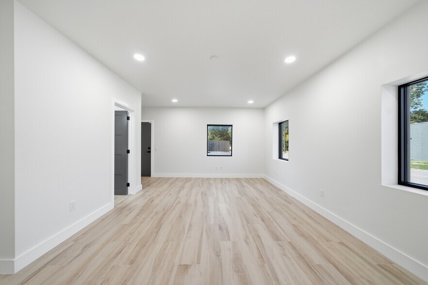 More Photos Of 1420 Linwood Blvd, Oklahoma City Office For Sale