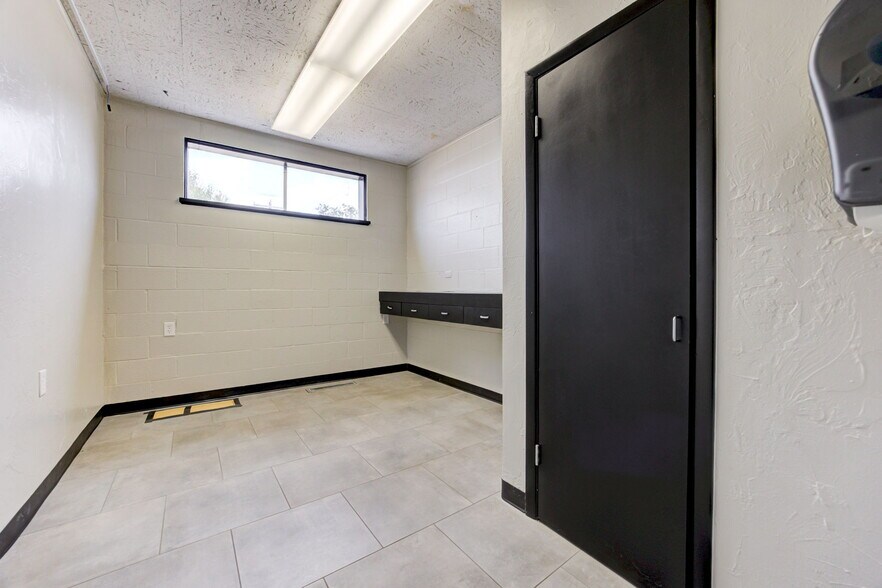 More Photos Of 324 N 19th St, Guthrie Office For Sale