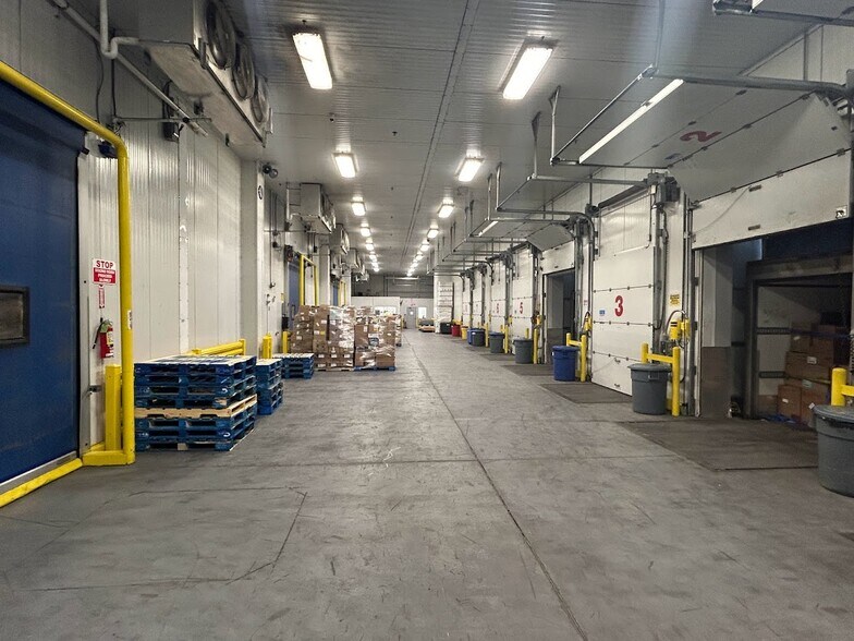 430 Wireless Blvd, Hauppauge, NY 11788 Warehouse For Sale