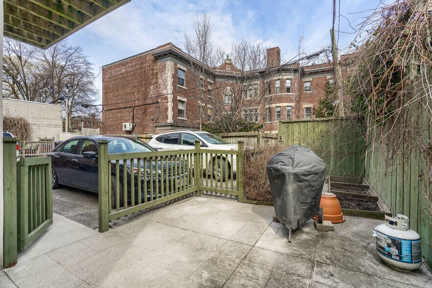 More Photos Of 4 Oriole Gdns, Toronto Apartments For Sale