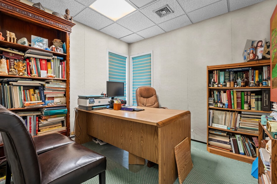 More Photos Of 4546 Hylan Blvd, Staten Island Medical For Sale