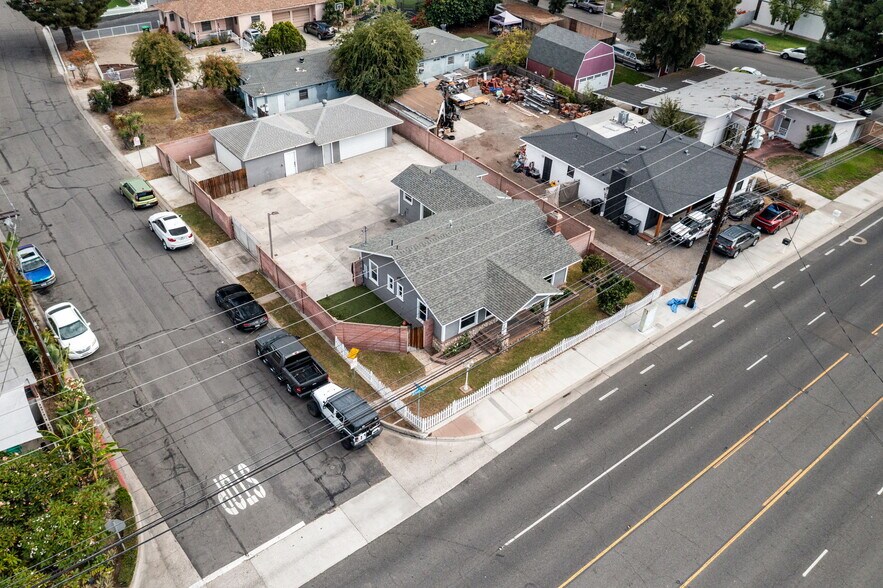 More Photos Of 2283 N Batavia St, Orange Contractor Storage Yard For Sale