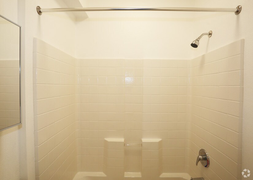 More Photos Of 5529-5533 Hollywood Blvd, Los Angeles Apartments For Lease