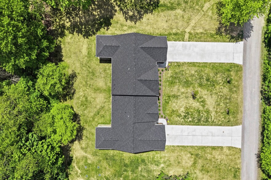 More Photos Of 100 Huselton Dr, Butler Specialty For Sale