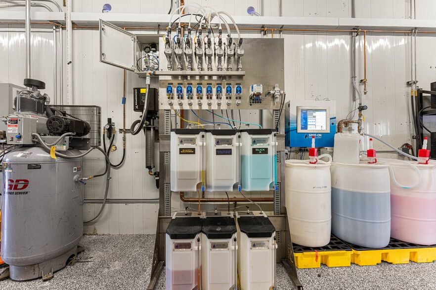 More Photos Of 10592 W State St, Boise Carwash For Sale