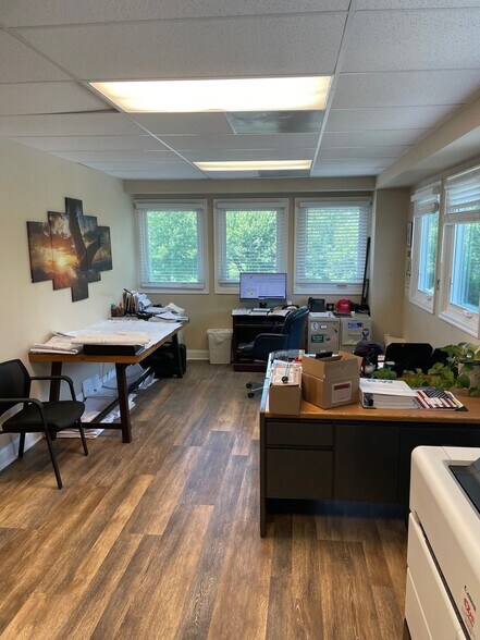 More Photos Of 6131-6181 Kellers Church Rd, Plumsteadville Light Distribution For Sale