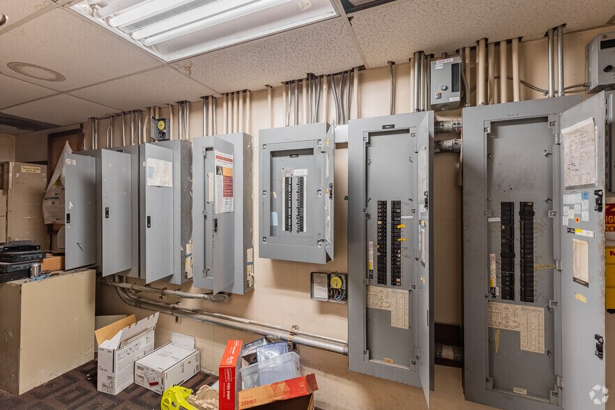 More Photos Of 515 12th St SE, Salem Freestanding For Sale