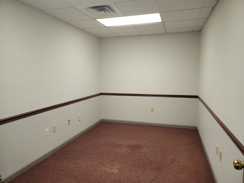 More Photos Of 1615 Lincoln Way, White Oak Storefront For Lease