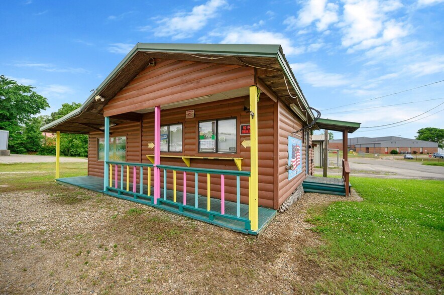 Primary Photo Of 309 E Washington St, Idabel Specialty For Sale