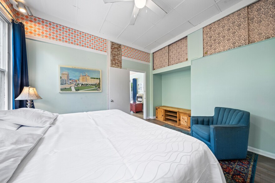 More Photos Of 741 Park Ave, Hot Springs Hotel For Sale