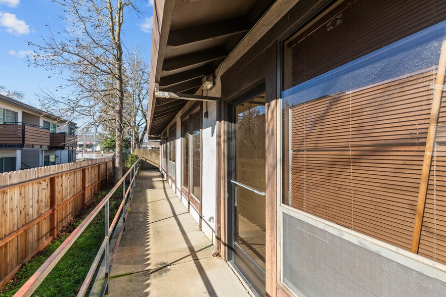 More Photos Of 5500 Madison Ave, Sacramento Office For Lease