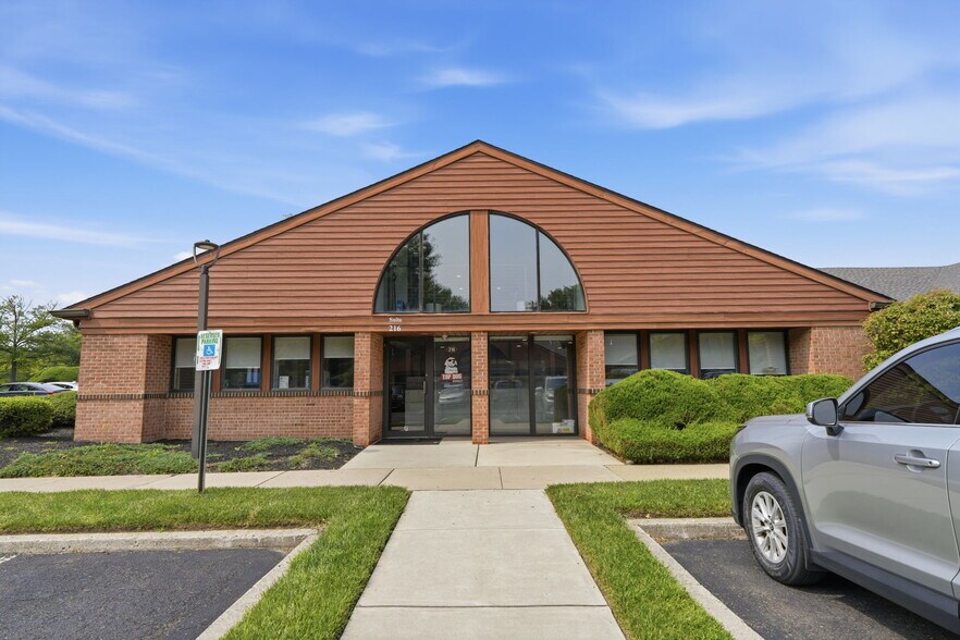 Primary Photo Of 402 Middletown Blvd, Langhorne Medical For Sale