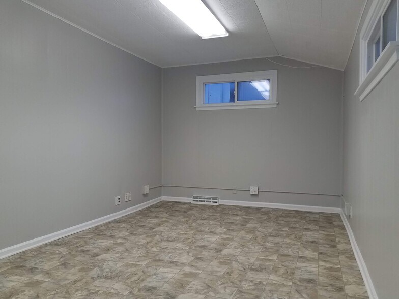 More Photos Of 15145 Metcalf Ave, Overland Park Freestanding For Sale